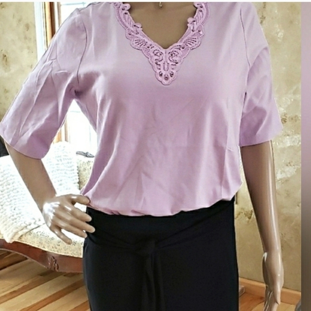 Susan Graver V-neck Shirt Large, Lilac, Her Designs Flatters Women's Curves New